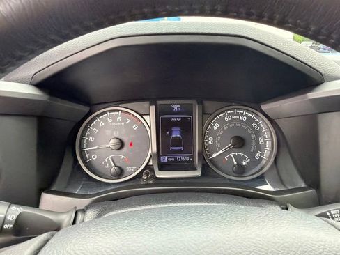 Used 2016 Toyota Tacoma TRD Sport w/ Towing Package AWD/4WD image 19