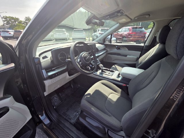 Used 2022 Kia Carnival LX FWD image 13