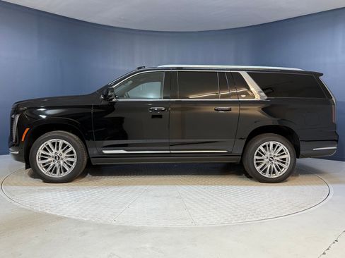 Certified 2025 Cadillac Escalade ESV Premium Luxury image 2