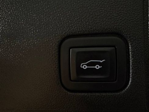 Used 2023 GMC Terrain SLE w/ Driver Convenience Package FWD image 13