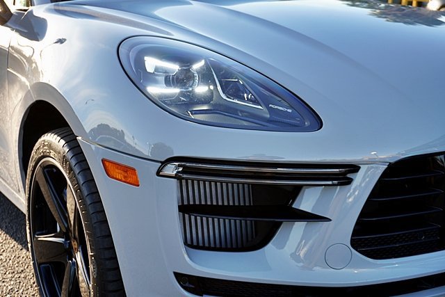 Used 2021 Porsche Macan Turbo AWD/4WD image 11