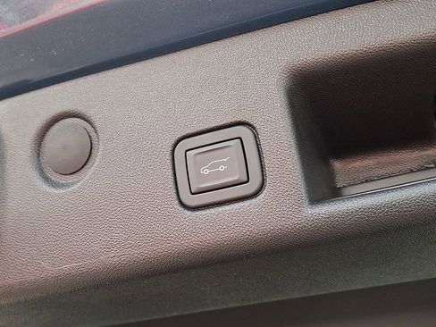 Used 2024 Chevrolet Equinox RS w/ RS Leather Package image 28