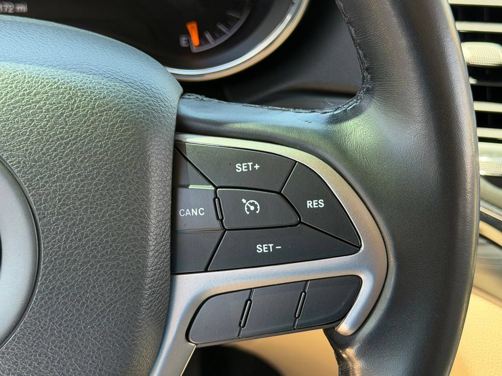 Certified 2022 Jeep Grand Cherokee Laredo E RWD image 14