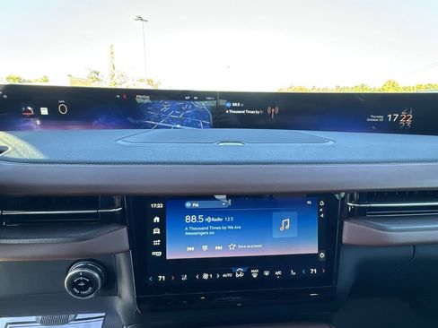 New 2025 Lincoln Navigator Reserve AWD/4WD image 16