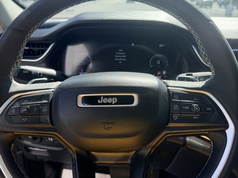 Used 2023 Jeep Grand Cherokee Laredo w/ Luxury Tech Group I image 12