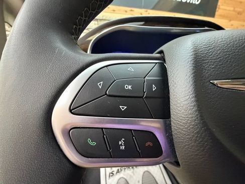 Used 2022 Chrysler Pacifica Limited FWD image 23