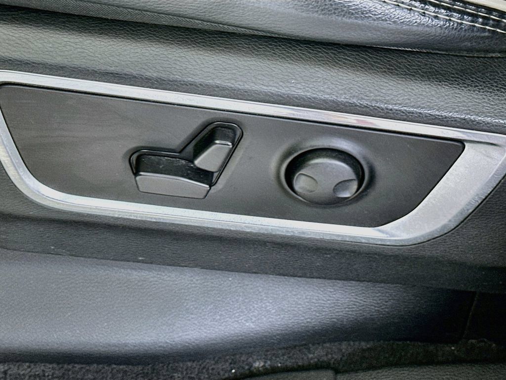 Used 2025 RAM 1500 Laramie w/ Night Edition AWD/4WD image 22