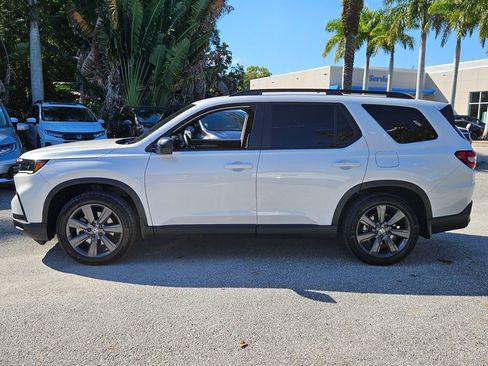 Certified 2024 Honda Pilot Sport image 4