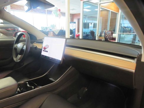 Used 2020 Tesla Model 3 Long Range image 29