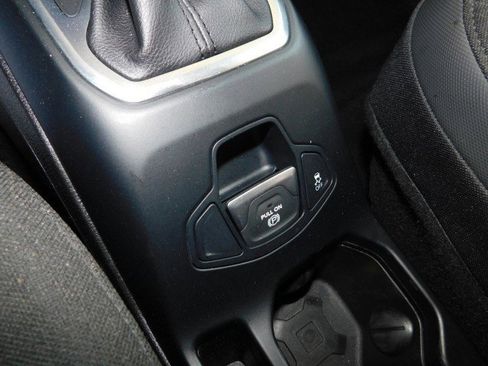 Used 2018 Jeep Renegade Altitude image 22