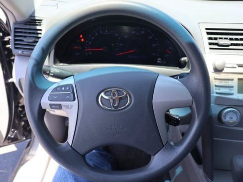 Used 2011 Toyota Camry LE FWD image 19