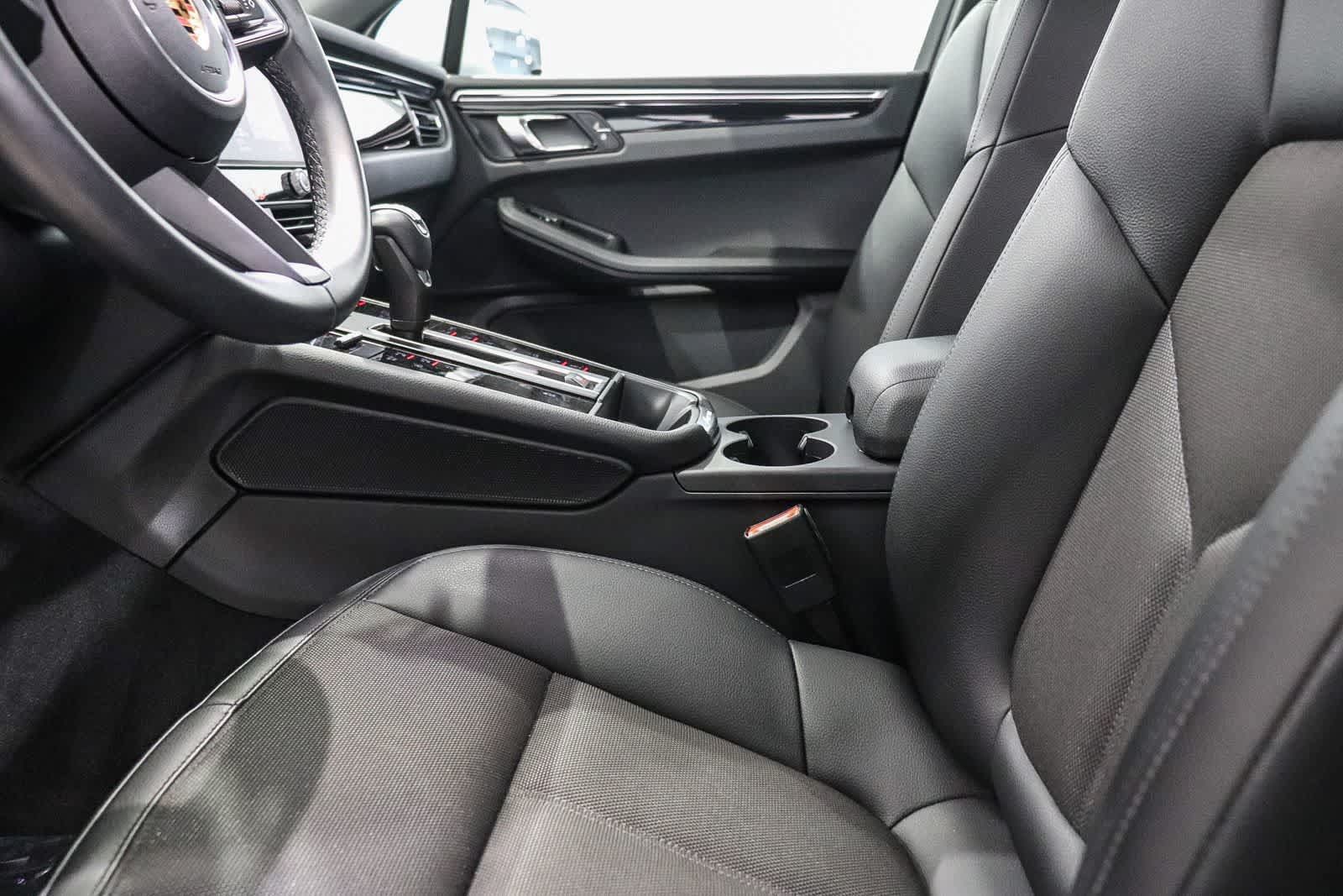 Used 2024 Porsche Macan AWD/4WD image 18
