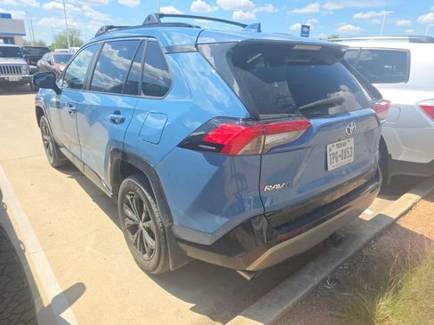 Used 2023 Toyota RAV4 SE image 3
