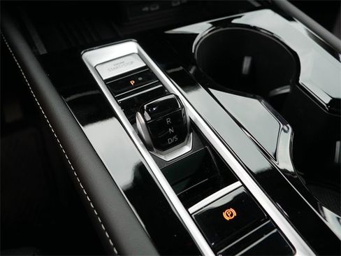 Certified 2025 Volkswagen Atlas SE image 35