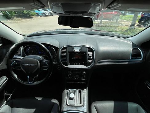 Used 2021 Chrysler 300 Touring w/ Sport Appearance Package RWD image 10