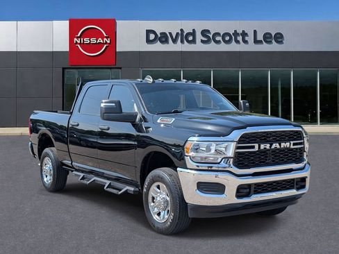Used 2024 RAM 2500 Tradesman w/ Chrome Appearance Group AWD/4WD image 4