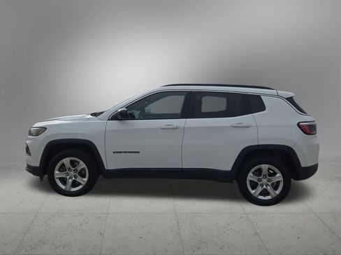 Used 2023 Jeep Compass Latitude image 3