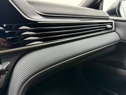 Used 2025 Toyota Camry SE image 23