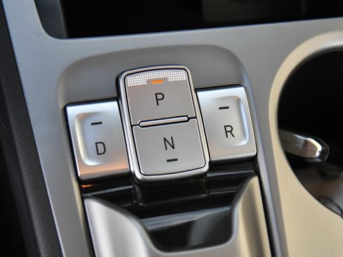 Used 2023 Hyundai Kona SE image 24