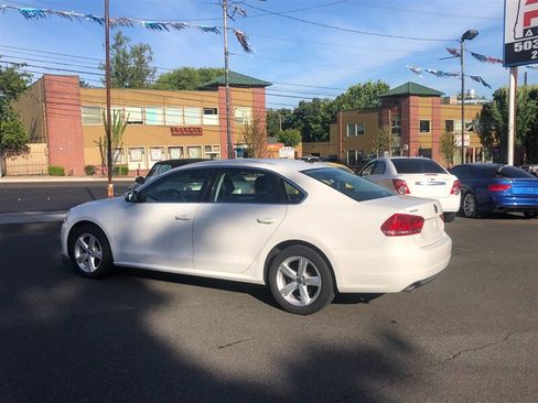 Used 2013 Volkswagen Passat 2.5 SE FWD image 3