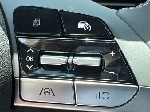 Certified 2025 Hyundai Elantra Sport image 24