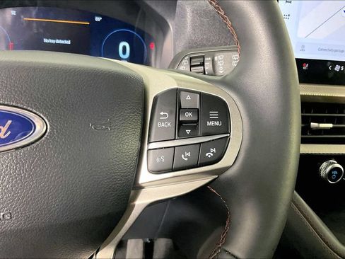 Used 2025 Ford Explorer Active w/ Active Comfort Package RWD image 26
