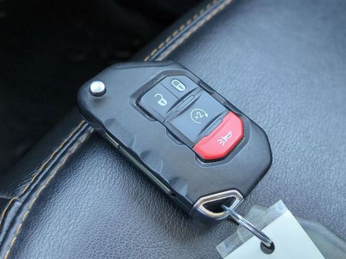 Used 2022 Jeep Wrangler Unlimited Sahara image 41