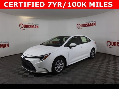 Used 2025 Toyota Corolla LE image 2