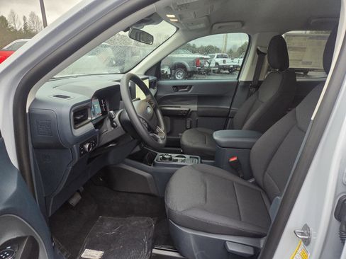 New 2025 Ford Maverick XL image 9