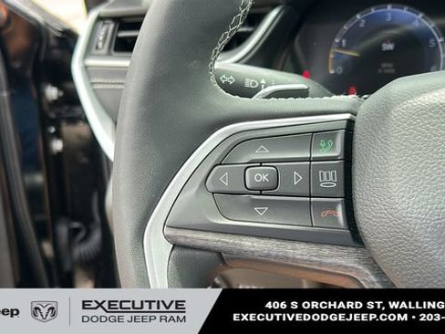 Used 2023 Jeep Grand Cherokee L Limited AWD/4WD image 13