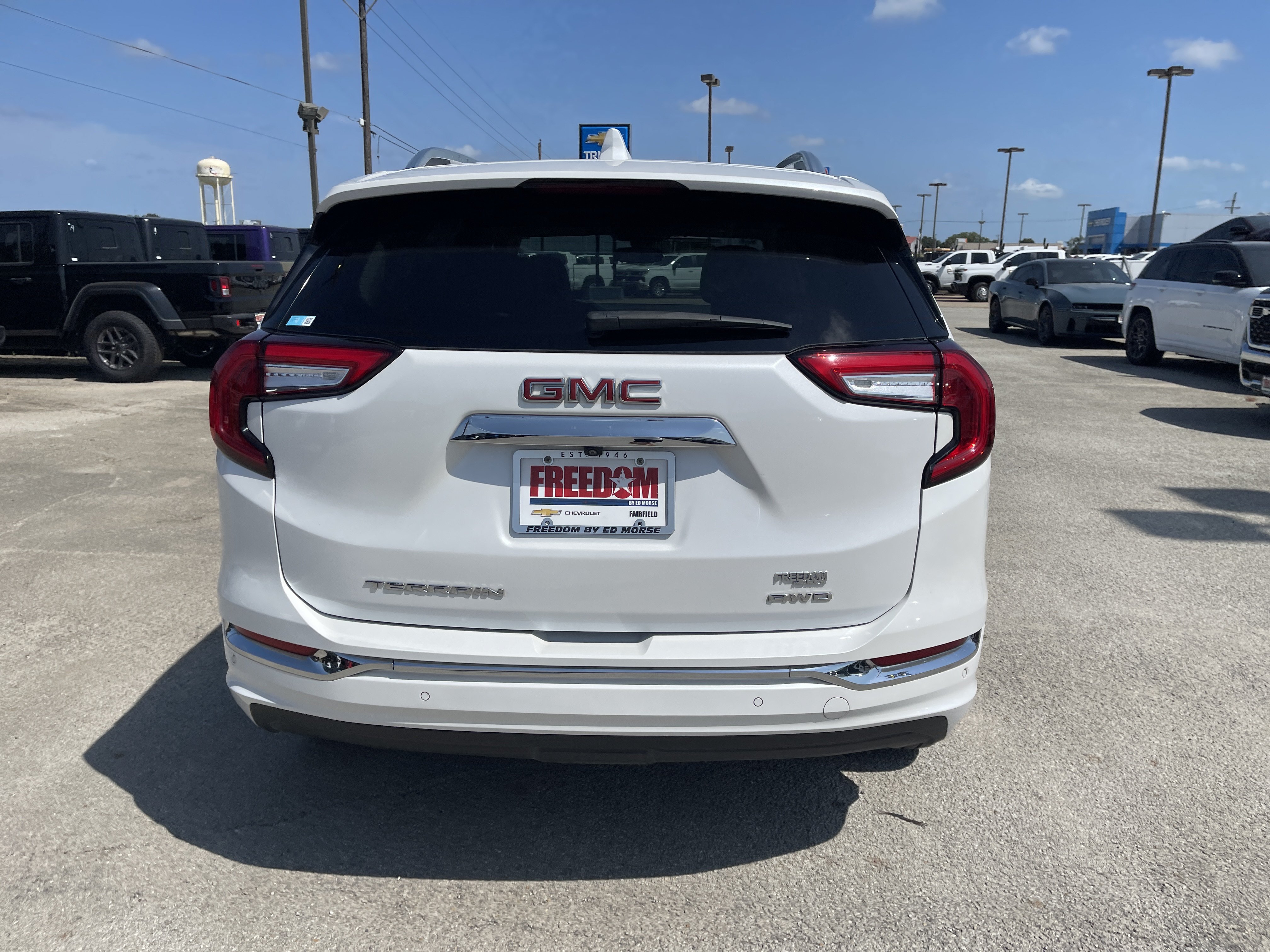 Used 2023 GMC Terrain Denali w/ Denali Premium Package AWD/4WD image 5