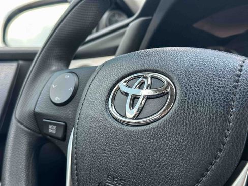 Used 2019 Toyota Corolla LE image 28