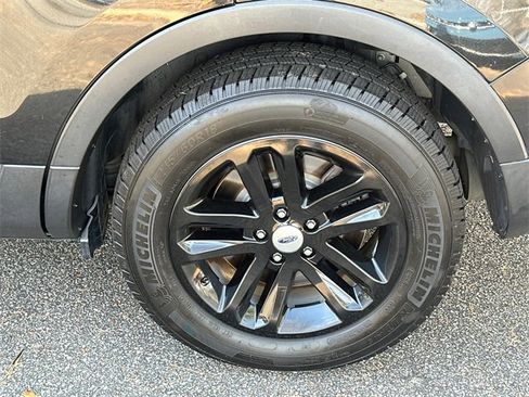 Used 2015 Ford Explorer XLT w/ Equipment Group 202A image 21