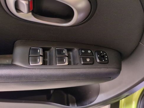 Used 2018 Kia Soul image 17