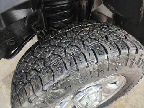 Used 2018 RAM 2500 Tradesman w/ Chrome Appearance Group image 36