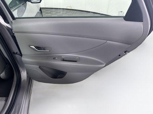 Used 2025 Hyundai Elantra SEL image 30