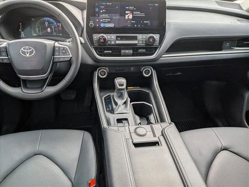 Used 2026 Toyota Grand Highlander FWD image 17