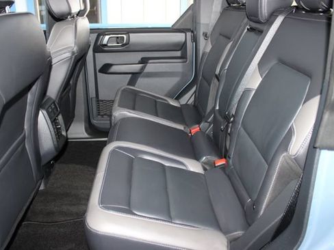 Used 2025 Ford Bronco Outer Banks AWD/4WD image 22
