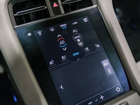 Used 2022 Porsche Taycan 4S image 24