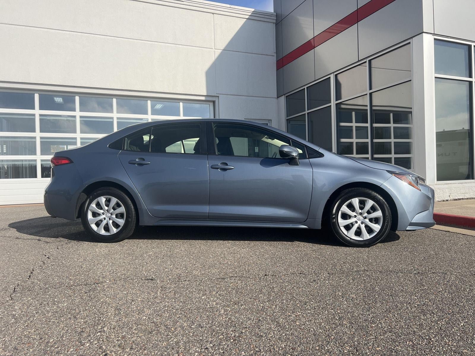 Used 2021 Toyota Corolla LE FWD image 11