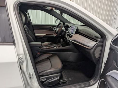 Used 2025 Jeep Compass Latitude AWD/4WD image 27