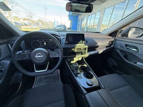 Used 2023 Nissan Rogue SV image 6