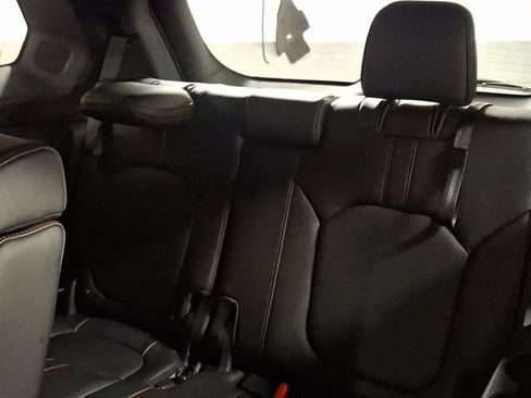 Used 2025 Honda Pilot Black Edition image 11