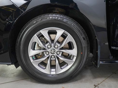 Used 2021 Toyota Sienna XLE AWD/4WD image 30