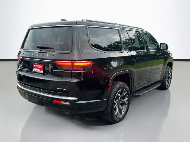 Used 2024 Jeep Wagoneer Series III AWD/4WD image 5