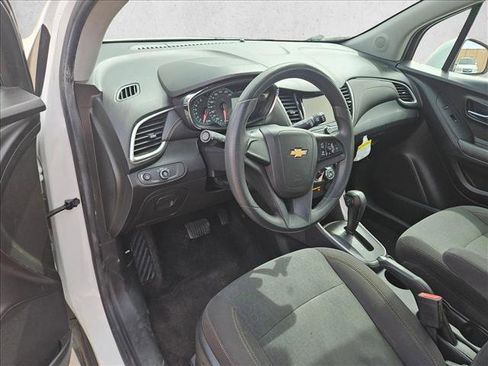 Used 2018 Chevrolet Trax LS image 14