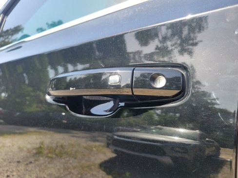Used 2022 Chevrolet Tahoe LT RWD image 9