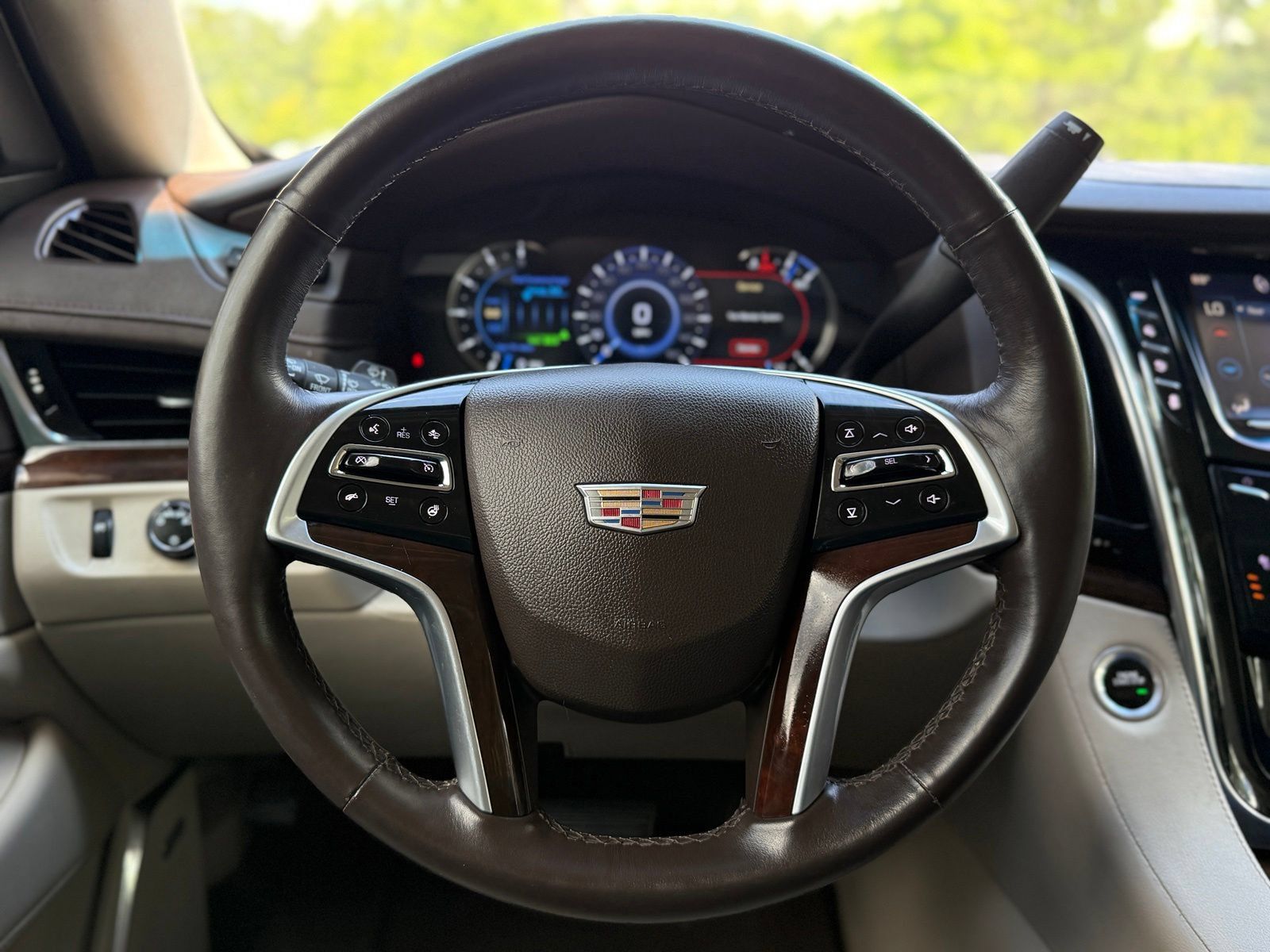 Used 2017 Cadillac Escalade Luxury RWD image 25