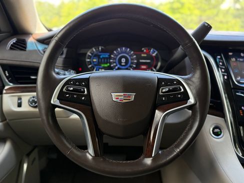 Used 2017 Cadillac Escalade Luxury RWD image 25
