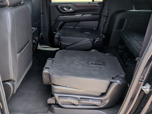 Used 2023 Chevrolet Suburban Premier AWD/4WD image 41